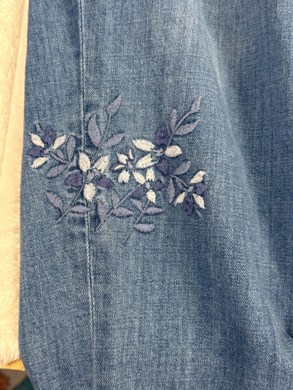 Talbots Flawless Embroidered Curvy Medium Blue Wash Girlfriend Jeans 16W - Picture 8 of 11